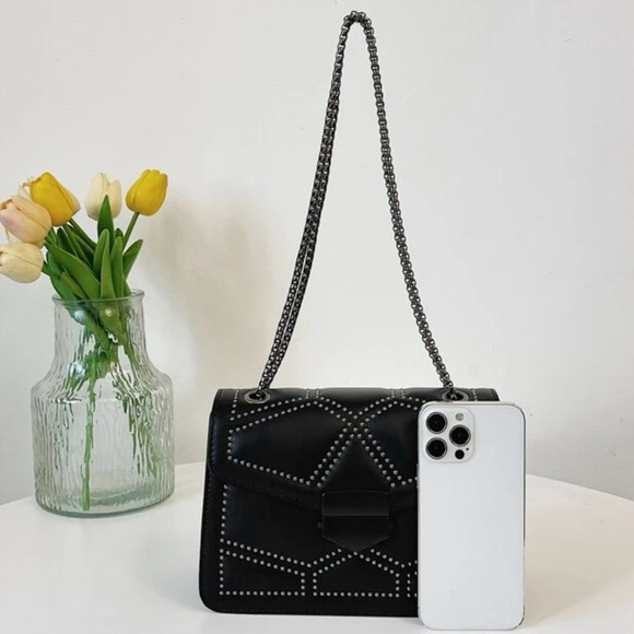 ❤️STUDDED SILVER CHAIN SHOULDER OR CROSSBODY BAG - Picture 5 of 7